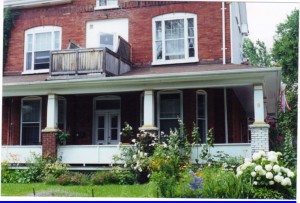The home of Thomas Beatty and Ella Winnett circa 1860